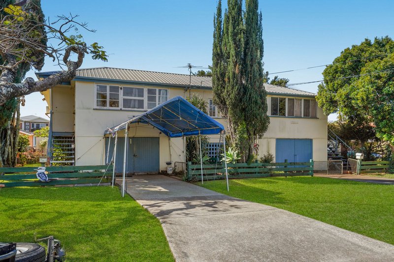 Photo - 10 Eversleigh Road, Scarborough QLD 4020 - Image 3