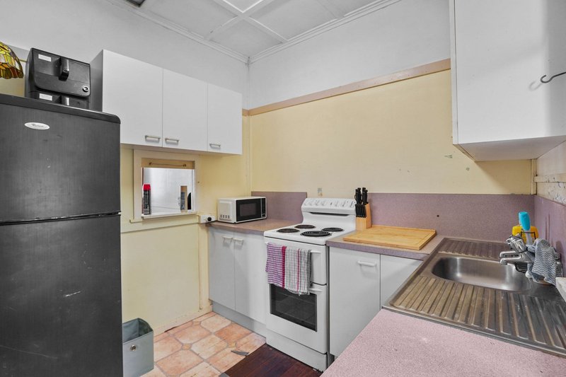 Photo - 10 Eversleigh Road, Scarborough QLD 4020 - Image 4