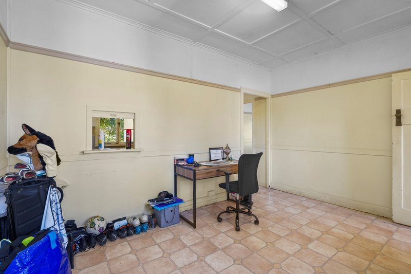 Photo - 10 Eversleigh Road, Scarborough QLD 4020 - Image 7