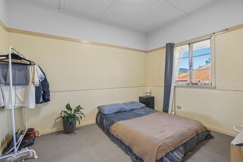 Photo - 10 Eversleigh Road, Scarborough QLD 4020 - Image 9
