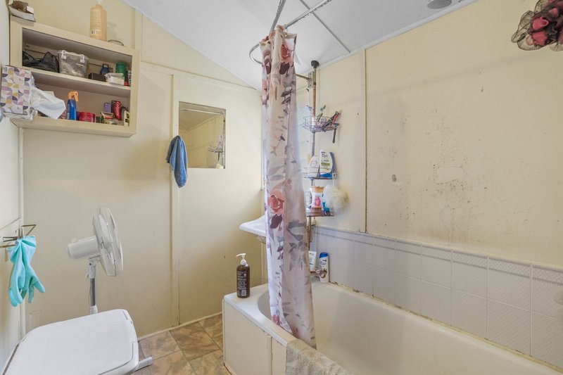 Photo - 10 Eversleigh Road, Scarborough QLD 4020 - Image 11