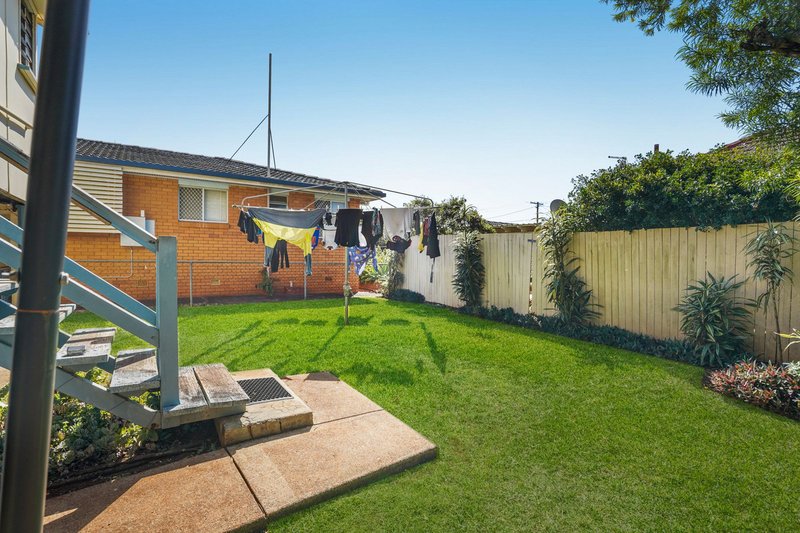 Photo - 10 Eversleigh Road, Scarborough QLD 4020 - Image 12