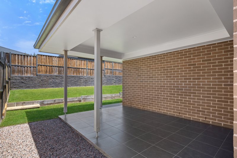 Photo - 10 Ewan James Drive, Glenmore Park NSW 2745 - Image 12