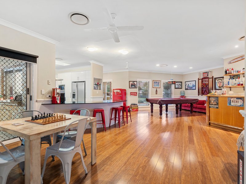 Photo - 10 Ewingar Court, Helensvale QLD 4212 - Image 6