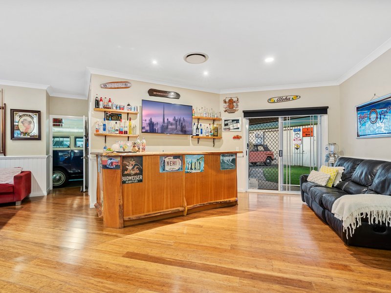 Photo - 10 Ewingar Court, Helensvale QLD 4212 - Image 7
