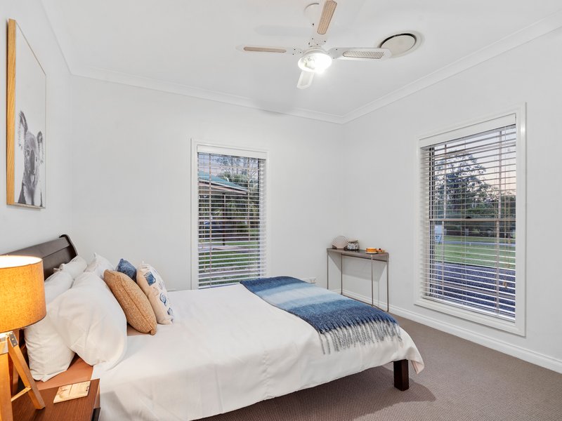 Photo - 10 Ewingar Court, Helensvale QLD 4212 - Image 11