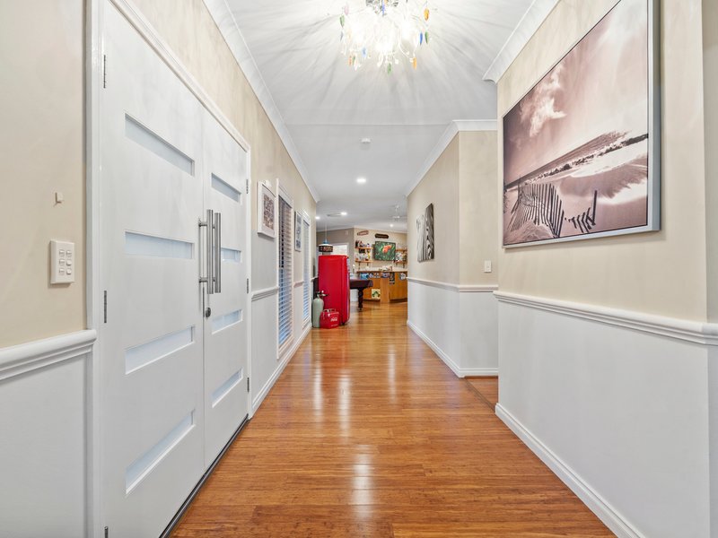 Photo - 10 Ewingar Court, Helensvale QLD 4212 - Image 14