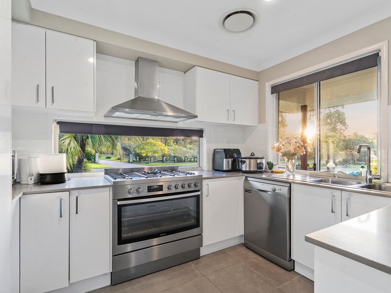 Photo - 10 Ewingar Court, Helensvale QLD 4212 - Image 18
