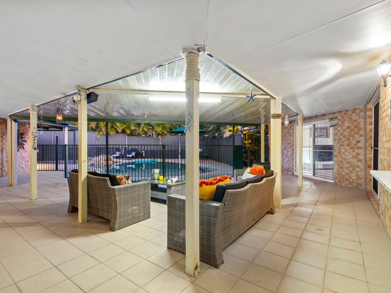 Photo - 10 Ewingar Court, Helensvale QLD 4212 - Image 23
