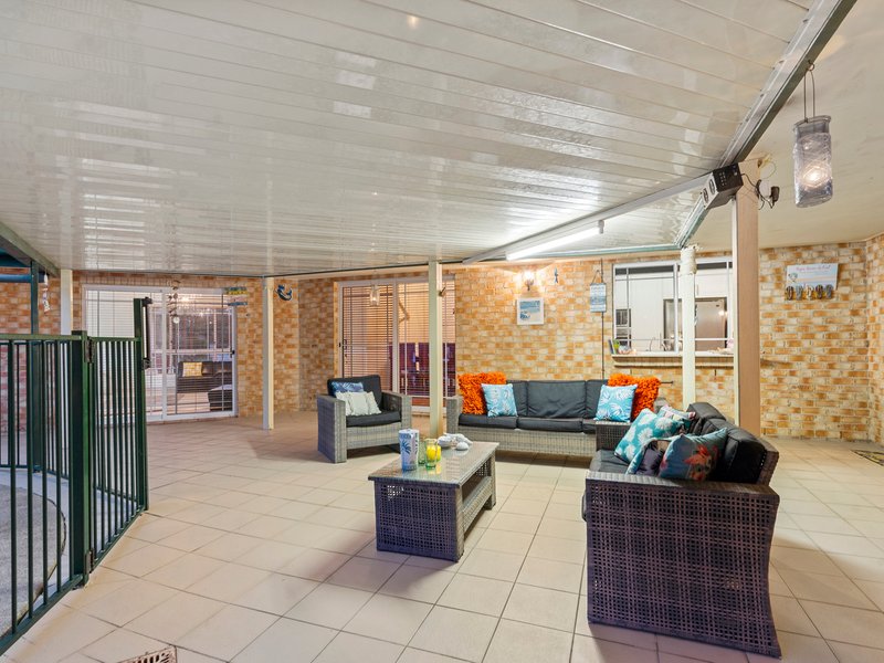 Photo - 10 Ewingar Court, Helensvale QLD 4212 - Image 24