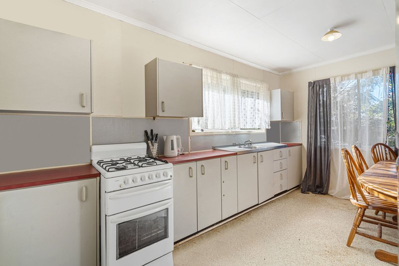 Photo - 10 Eyre Street, Leichhardt QLD 4305 - Image 7