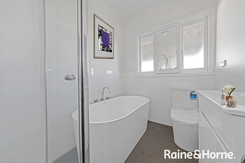 Photo - 10 Fairbairn , Springvale VIC 3171 - Image 4