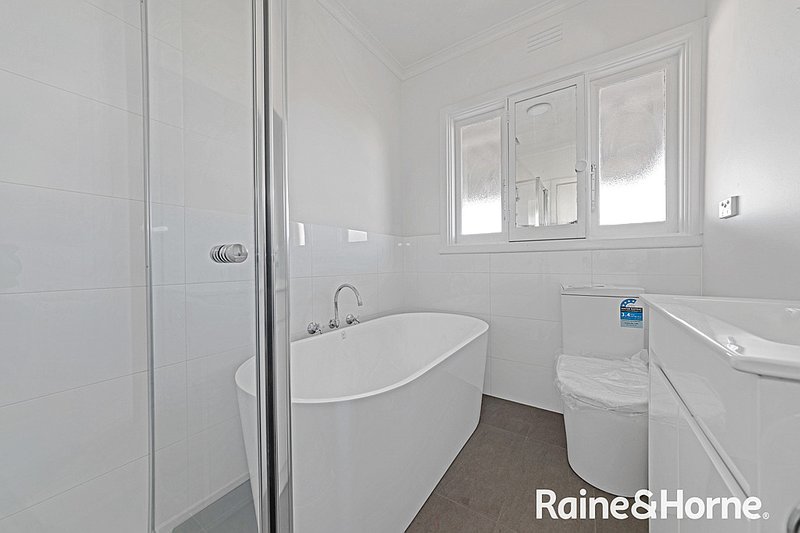 Photo - 10 Fairbairn , Springvale VIC 3171 - Image 8