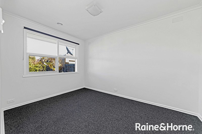 Photo - 10 Fairbairn , Springvale VIC 3171 - Image 9