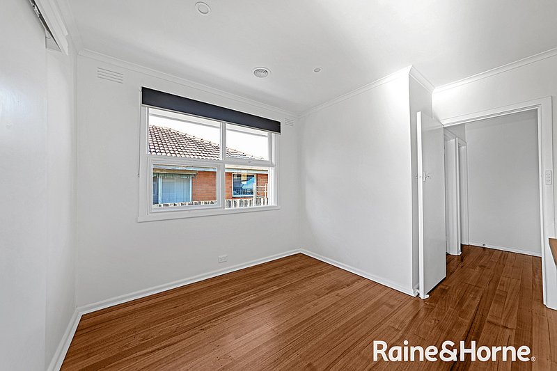 Photo - 10 Fairbairn , Springvale VIC 3171 - Image 11