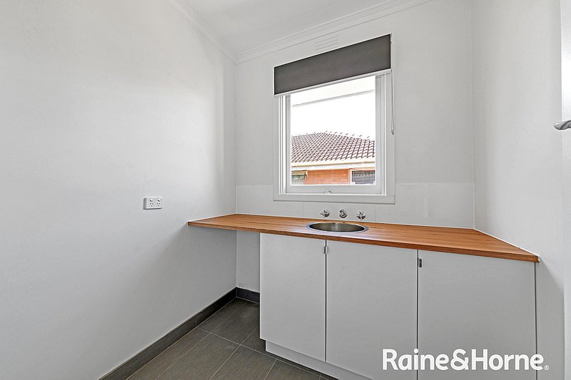 Photo - 10 Fairbairn , Springvale VIC 3171 - Image 13