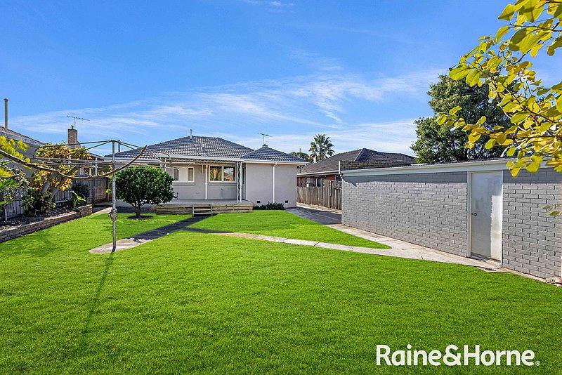 Photo - 10 Fairbairn , Springvale VIC 3171 - Image 16