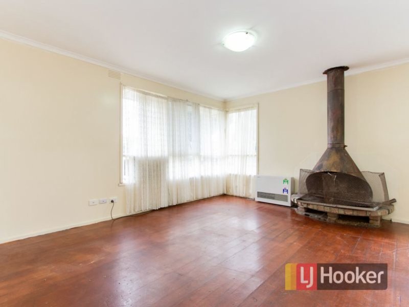 Photo - 10 Fairbane Road, Cranbourne VIC 3977 - Image 4