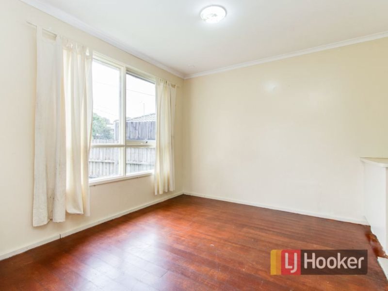 Photo - 10 Fairbane Road, Cranbourne VIC 3977 - Image 7