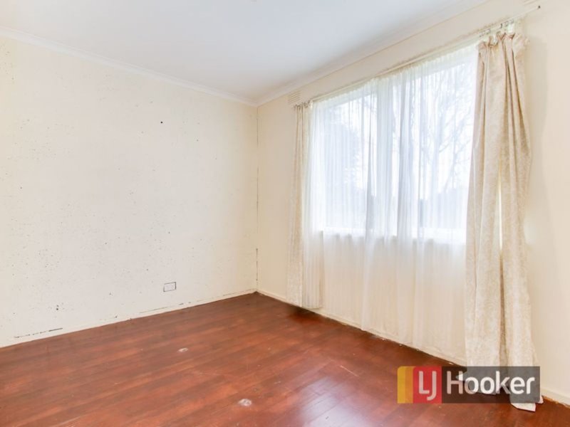 Photo - 10 Fairbane Road, Cranbourne VIC 3977 - Image 11