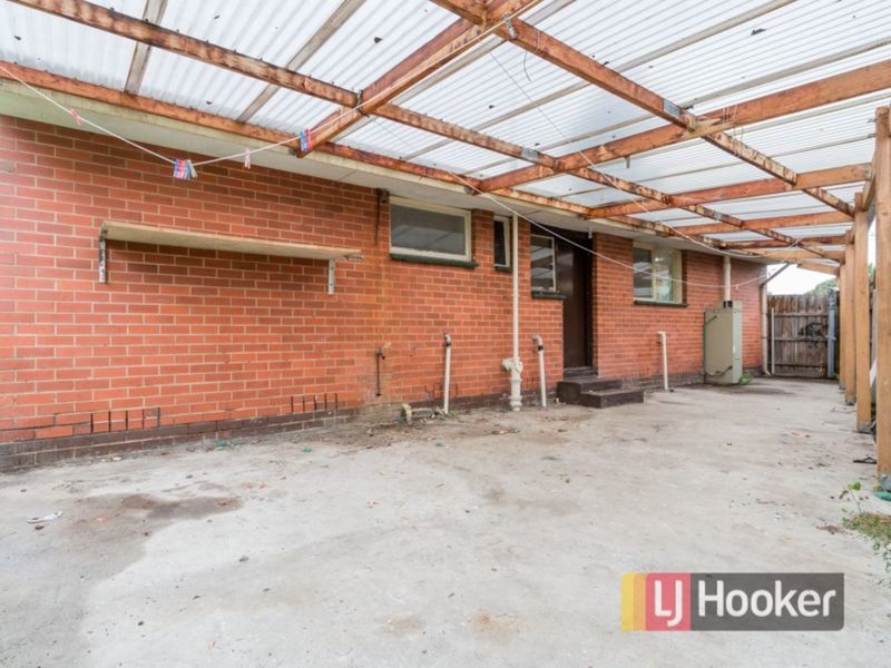 Photo - 10 Fairbane Road, Cranbourne VIC 3977 - Image 12