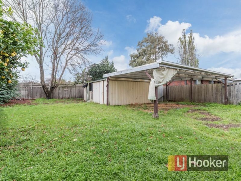 Photo - 10 Fairbane Road, Cranbourne VIC 3977 - Image 13