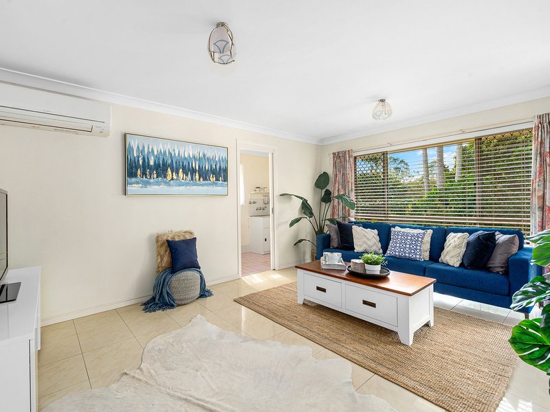 Photo - 10 Fairhaven Street, Bridgeman Downs QLD 4035 - Image 4