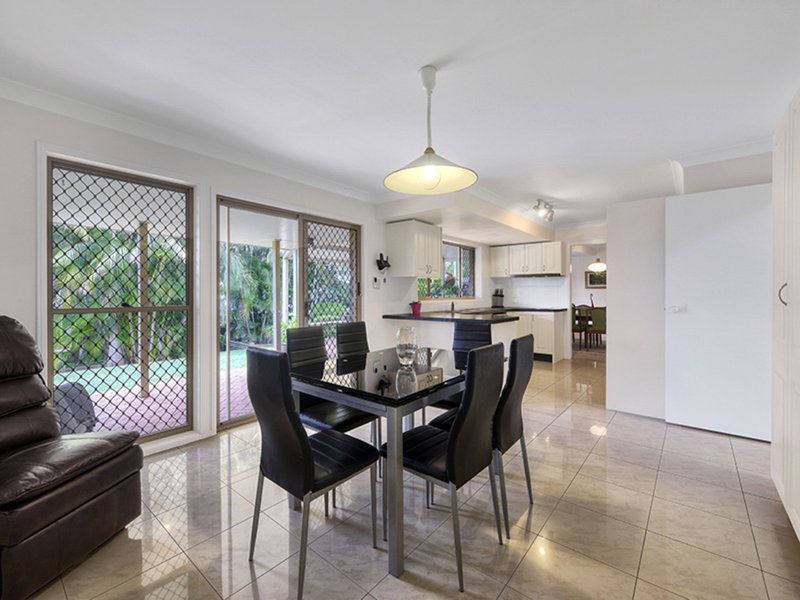 Photo - 10 Fairhaven Street, Bridgeman Downs QLD 4035 - Image 9