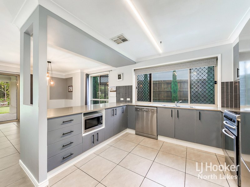 Photo - 10 Faldo Court, North Lakes QLD 4509 - Image 2