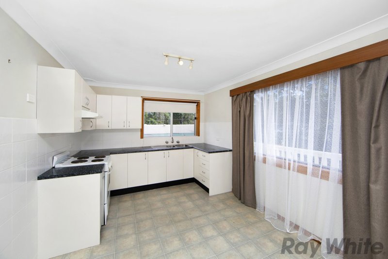 Photo - 10 Famata Avenue, Blue Haven NSW 2262 - Image 3