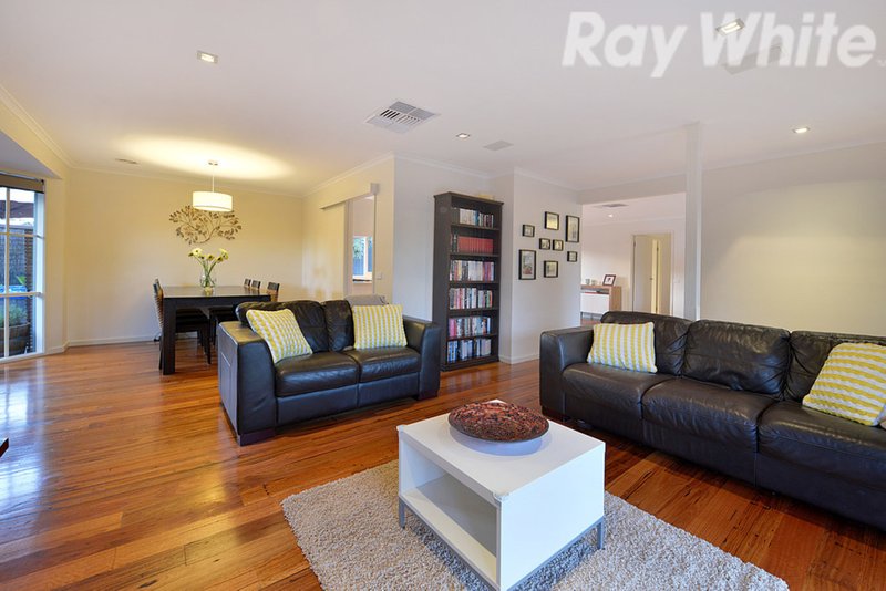 Photo - 10 Farmillo Court, Lysterfield VIC 3156 - Image 3