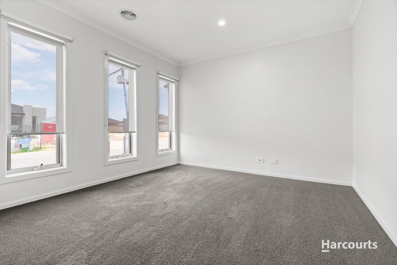 Photo - 10 Farrington Avenue, Melton South VIC 3338 - Image 5