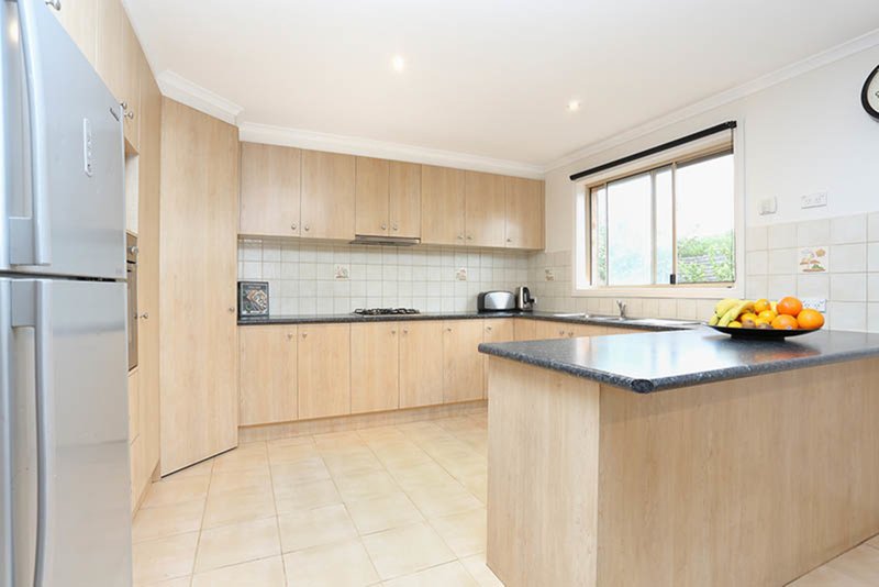 Photo - 10 Ferntree Walk, Roxburgh Park VIC 3064 - Image 3