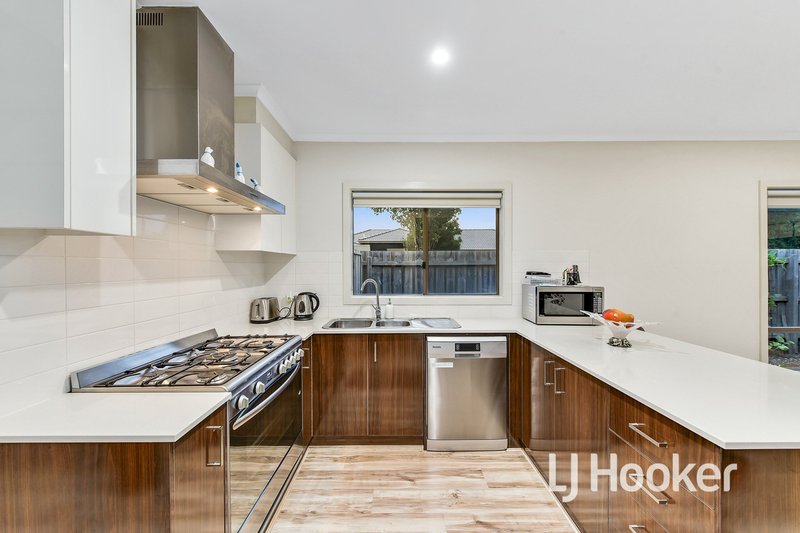 Photo - 10 Ferrari Drive, Cranbourne East VIC 3977 - Image 4