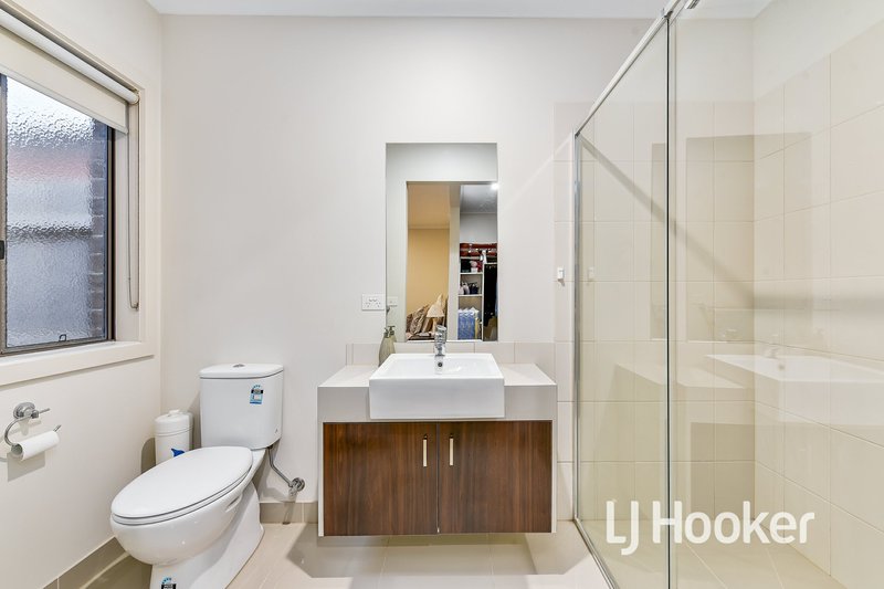 Photo - 10 Ferrari Drive, Cranbourne East VIC 3977 - Image 7