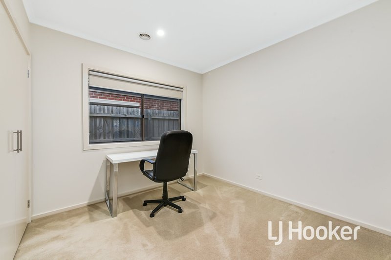 Photo - 10 Ferrari Drive, Cranbourne East VIC 3977 - Image 9