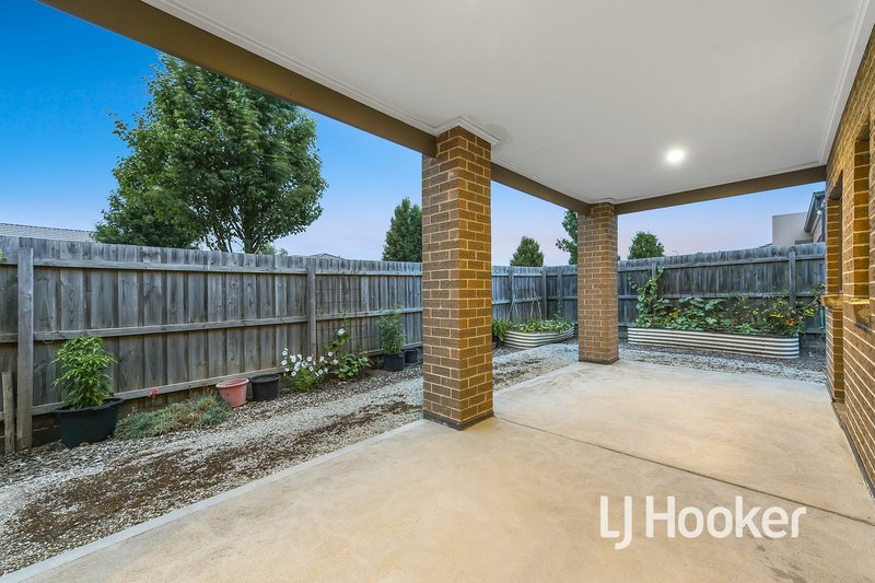 Photo - 10 Ferrari Drive, Cranbourne East VIC 3977 - Image 11