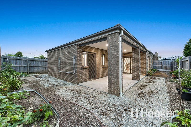 Photo - 10 Ferrari Drive, Cranbourne East VIC 3977 - Image 12