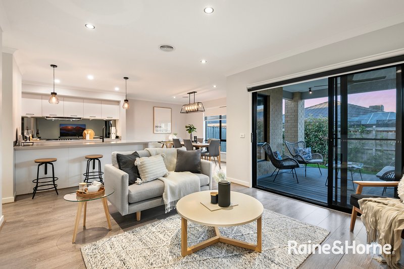 Photo - 10 Fidelitas Way, Cranbourne South VIC 3977 - Image 6