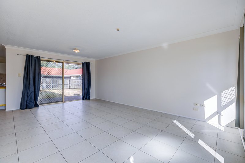 Photo - 10 Filbert Court, Crestmead QLD 4132 - Image 2