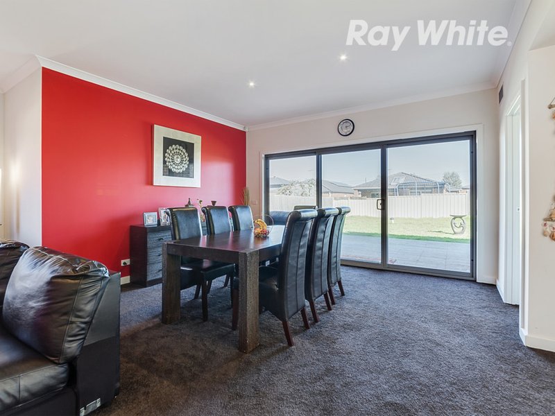 Photo - 10 Filin Drive, Epping VIC 3076 - Image 4