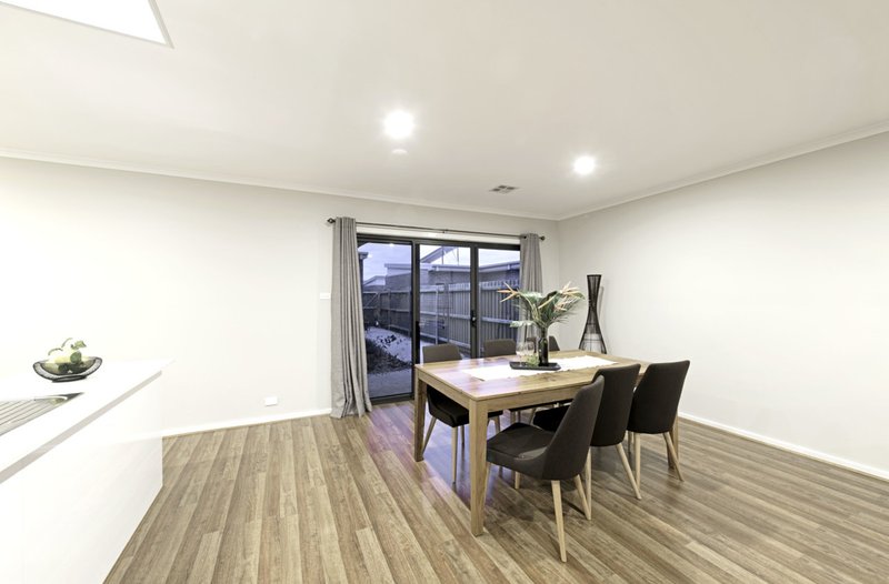 Photo - 10 Finemore Street, Coombs ACT 2611 - Image 10