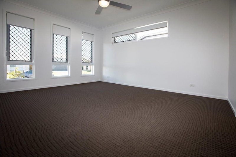 Photo - 10 Firetail Street, Deebing Heights QLD 4306 - Image 5