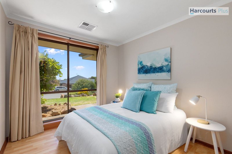 Photo - 10 First Street, Hallett Cove SA 5158 - Image 11