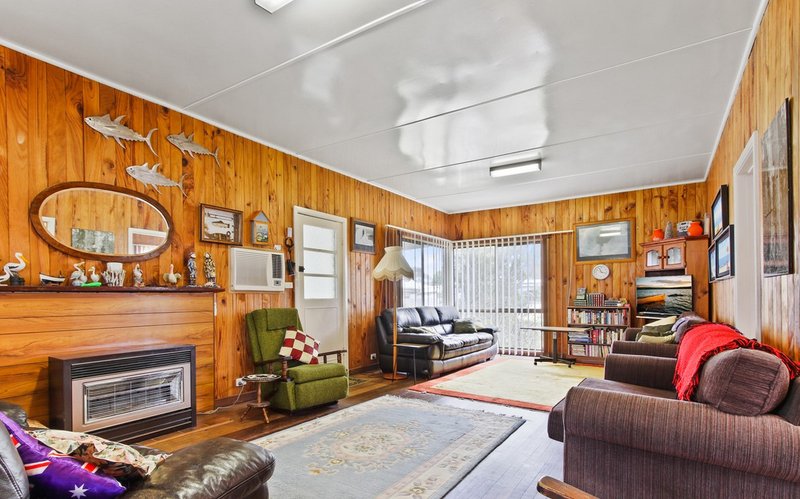 Photo - 10 Fish Street, Lakes Entrance VIC 3909 - Image 3