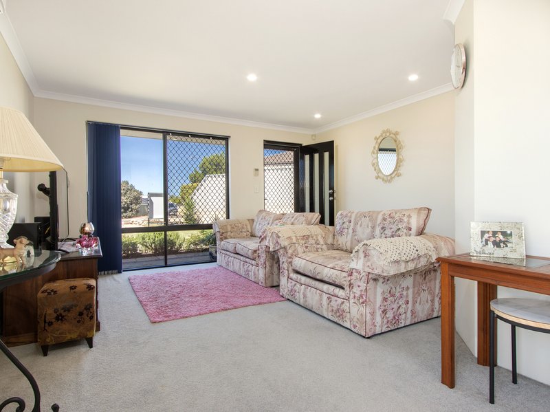 Photo - 10 Fitzsimmonds Place, Leda WA 6170 - Image 11