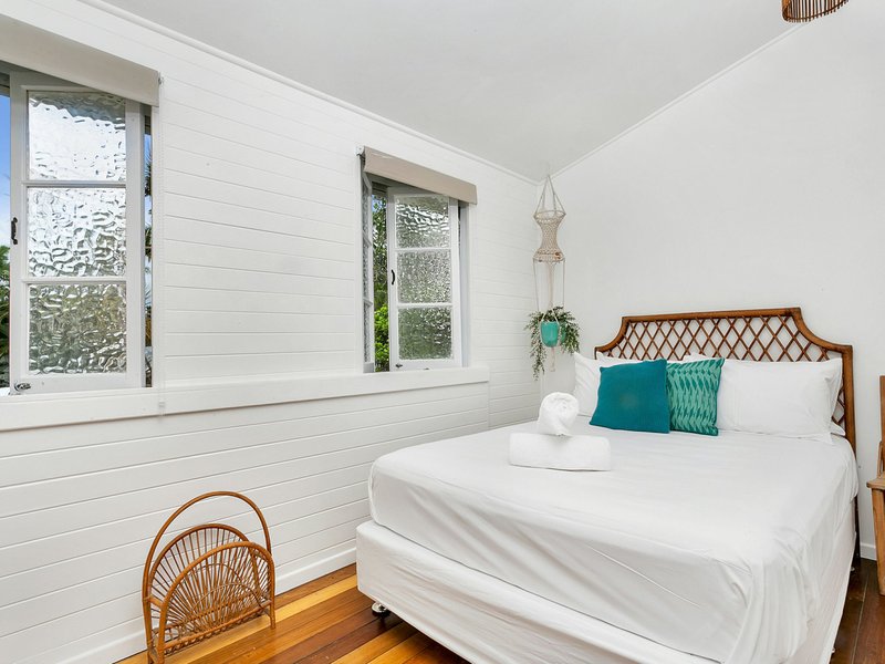 Photo - 10 Fleming Street, Edge Hill QLD 4870 - Image 12