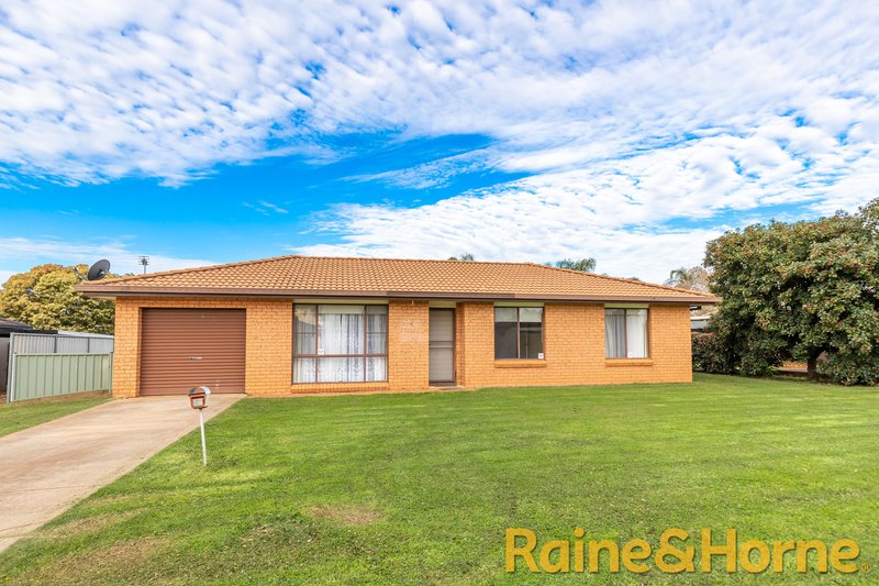 10 Flinders Close, Dubbo NSW 2830