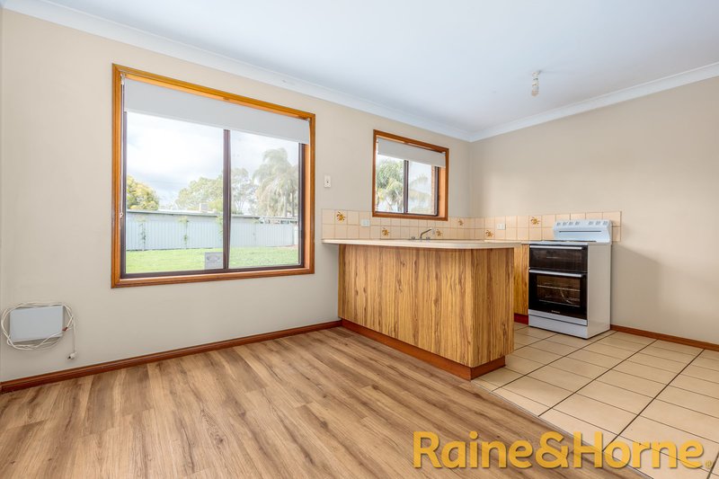 Photo - 10 Flinders Close, Dubbo NSW 2830 - Image 2