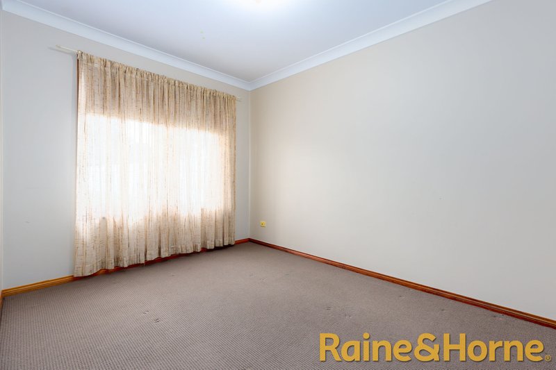 Photo - 10 Flinders Close, Dubbo NSW 2830 - Image 6